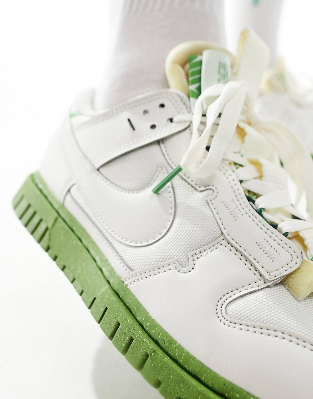 Nike Dunk Jumbo trainers in off white and green - Image 5